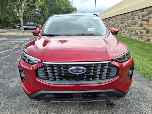 Used 2023 Ford Escape Platinum w/ Premium Technology Package AWD/4WD image 3
