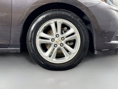 Used 2017 Chevrolet Cruze LT w/ Convenience Package FWD image 39