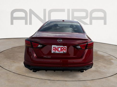 Used 2024 Nissan Altima 2.5 SR w/ SR Premium Package FWD image 11