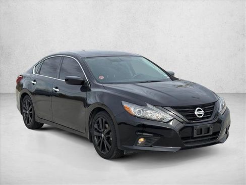 Used 2018 Nissan Altima 2.5 SR w/ SR Midnight Edition image 3