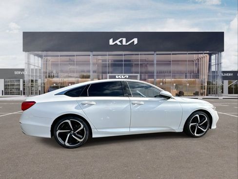 Used 2019 Honda Accord Sport image 9