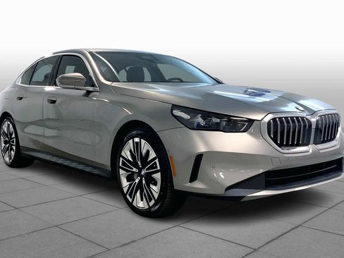 New 2026 BMW 530i xDrive w/ Premium Package image 2