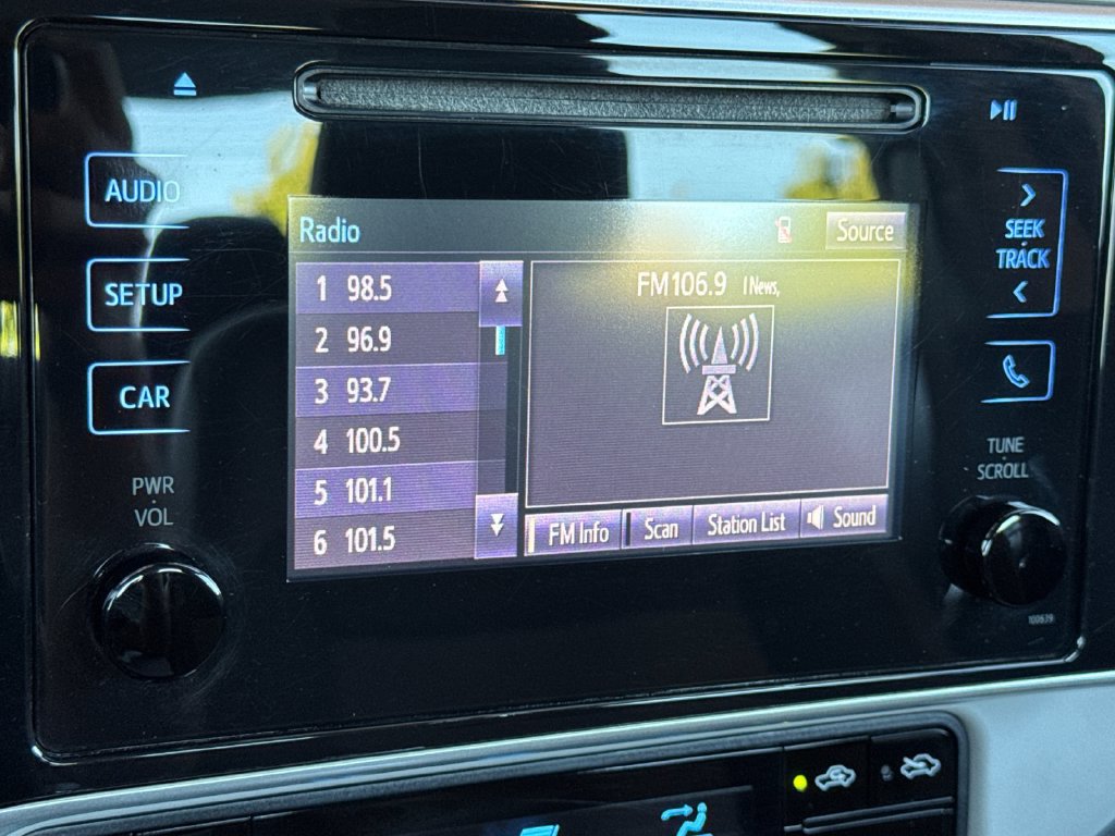 Used 2018 Toyota Corolla LE FWD image 22