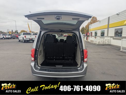 Used 2018 Dodge Grand Caravan SE w/ UConnect Hands-Free Group image 11