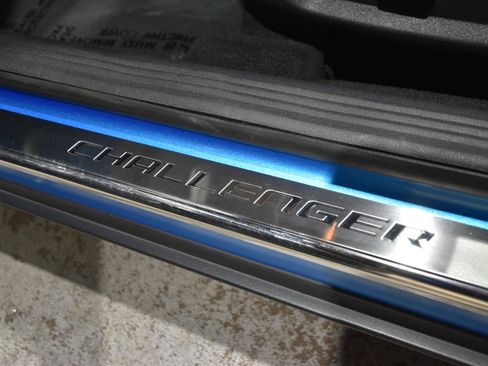 Used 2009 Dodge Challenger R/T RWD image 15