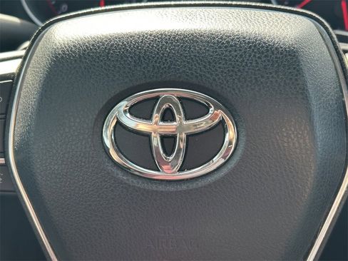 Used 2018 Toyota Camry XSE image 35