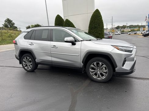 Used 2022 Toyota RAV4 Limited image 1