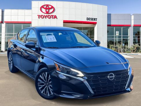Used 2024 Nissan Altima 2.5 SV FWD image 1