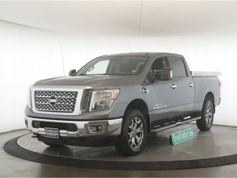 Used 2017 Nissan Titan SV AWD/4WD image 11
