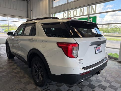 Used 2021 Ford Explorer XLT w/ Equipment Group 202A AWD/4WD image 4