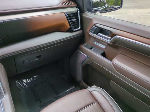 Used 2025 GMC Sierra 1500 Denali w/ Denali Reserve Package AWD/4WD image 17