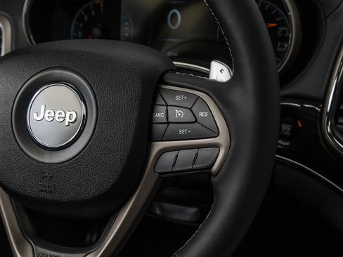 Used 2015 Jeep Grand Cherokee Overland w/ Advanced Technology Group RWD image 52