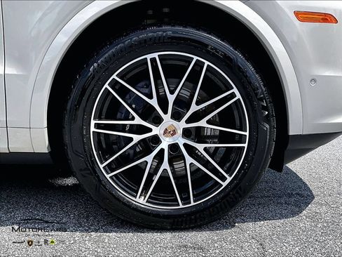 Used 2026 Porsche Cayenne AWD/4WD image 32