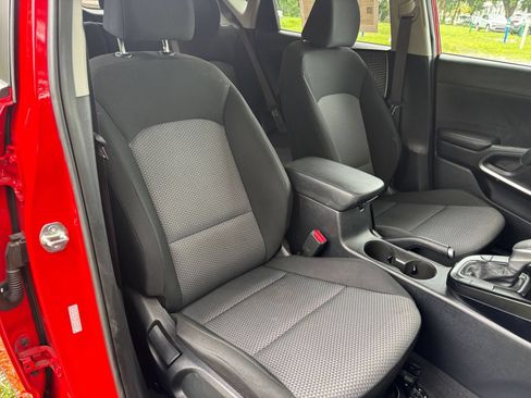 Used 2025 Kia Soul LX w/ LX Technology Package FWD image 36