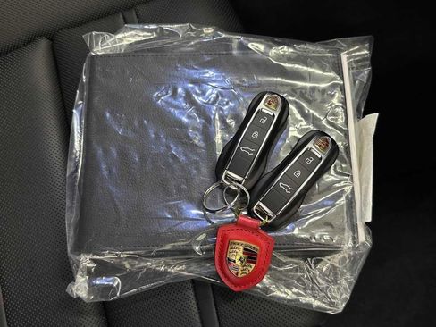 Used 2024 Porsche Cayenne Turbo image 38