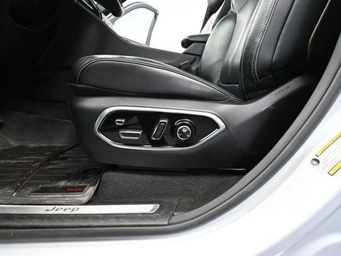 Used 2022 Jeep Grand Cherokee L Overland w/ Advanced Protech Group III image 26