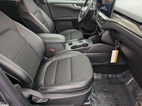 New 2024 Ford Escape SE image 44