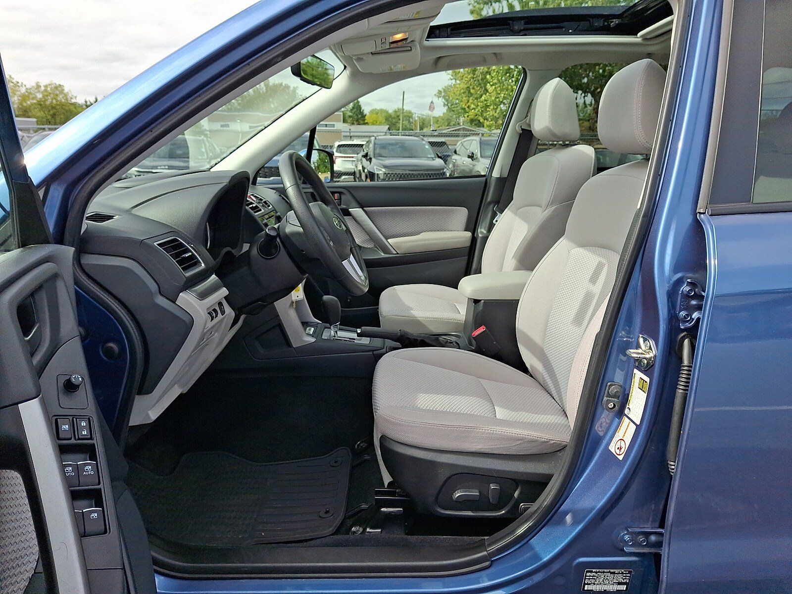 Used 2017 Subaru Forester 2.5i Premium w/ Popular Package #2A AWD/4WD image 14