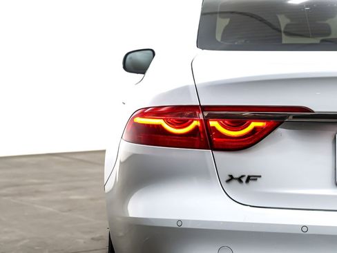 Used 2017 Jaguar XF Premium image 15