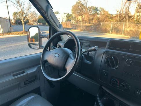 Used 2014 Ford E-150 and Econoline 150 image 12