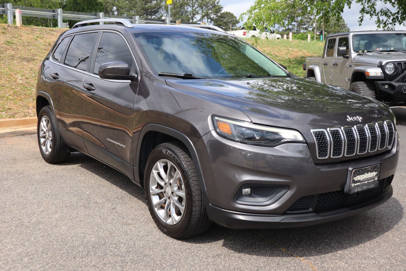 Used 2021 Jeep Cherokee Latitude Lux w/ Sun & Sound Group FWD image 3