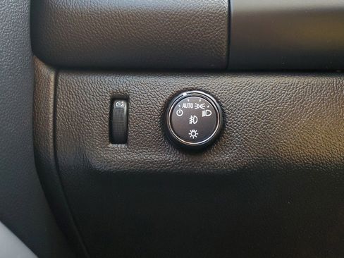 Used 2020 Chevrolet Colorado LT w/ Luxury Package image 29