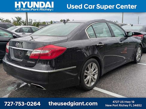 Used 2012 Hyundai Genesis 3.8 w/ Premium Pkg RWD image 2