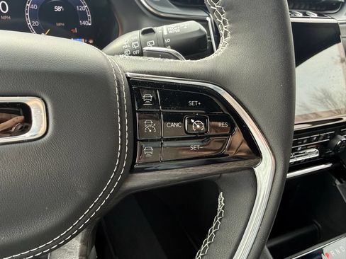New 2025 Jeep Grand Cherokee Overland AWD/4WD image 16