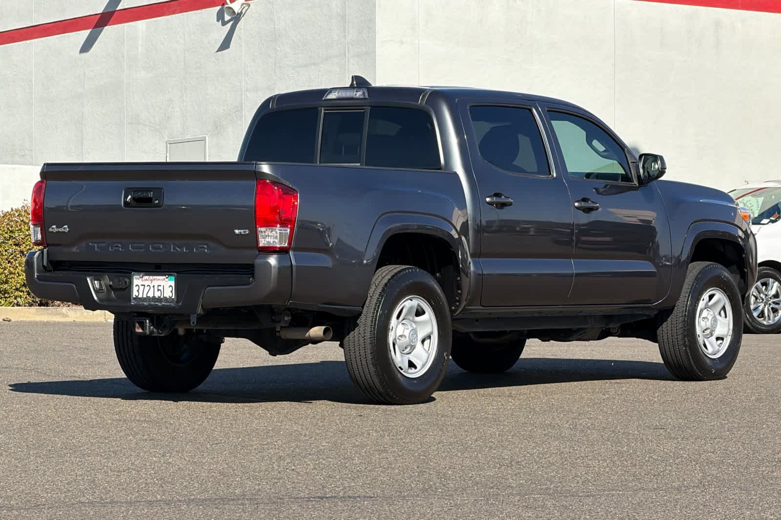 Used 2022 Toyota Tacoma SR AWD/4WD image 2