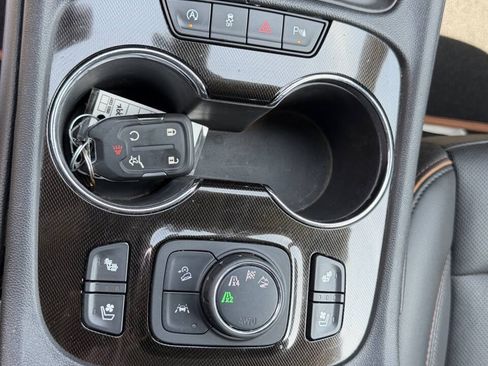 Used 2021 GMC Acadia AT4 w/ Technology Package AWD/4WD image 25