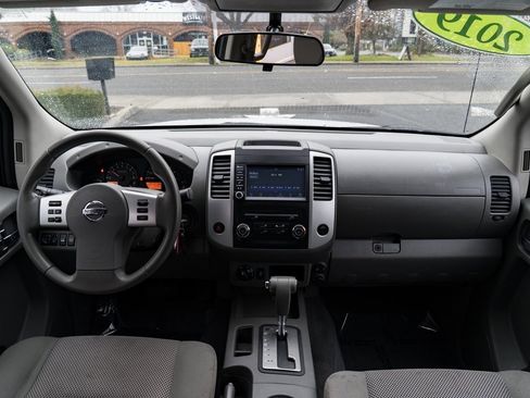 Used 2019 Nissan Frontier SV image 9