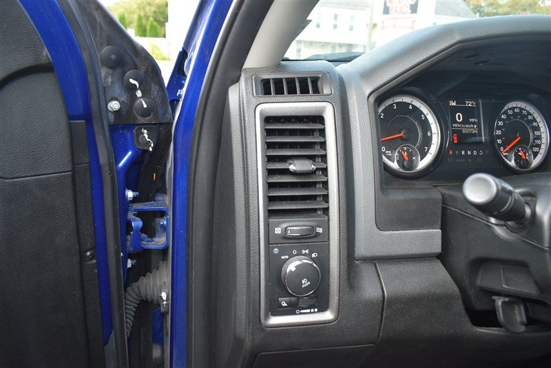 Used 2019 RAM 1500 Express w/ Express Value Package AWD/4WD image 12
