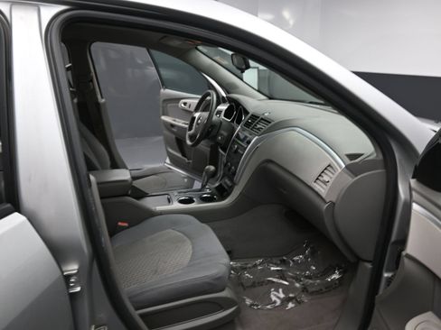 Used 2011 Chevrolet Traverse LS FWD image 20