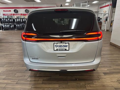 New 2026 Chrysler Pacifica Select image 6