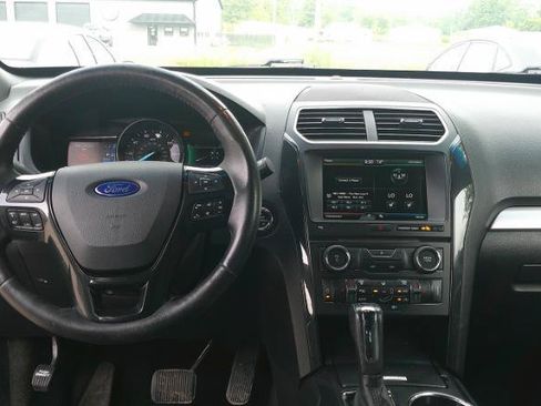 Used 2016 Ford Explorer XLT w/ Equipment Group 202A AWD/4WD image 10