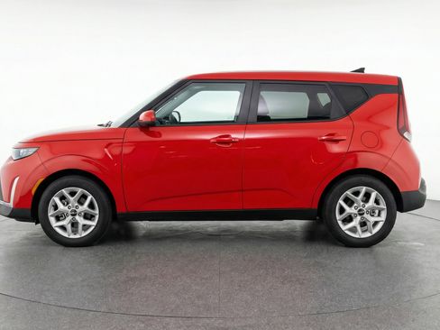 Used 2025 Kia Soul LX w/ LX Technology Package image 5