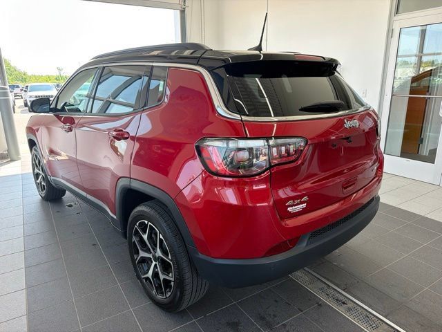 Used 2025 Jeep Compass Limited AWD/4WD image 3