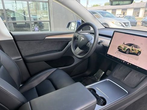 Used 2022 Tesla Model Y Long Range AWD/4WD image 12