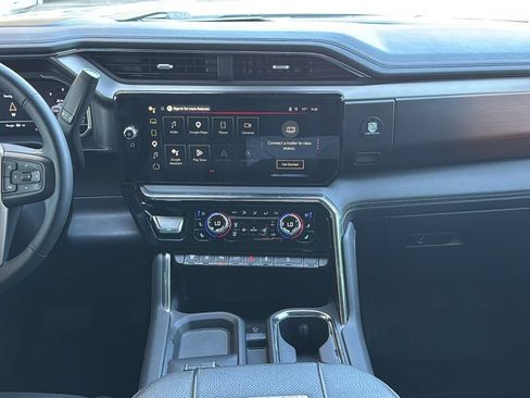 Used 2025 GMC Sierra 2500 Denali w/ Denali Reserve Package AWD/4WD image 11