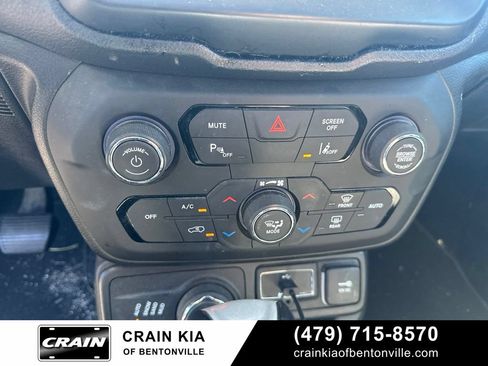 Used 2018 Jeep Renegade Limited w/ UConnect 8.4 Nav Group AWD/4WD image 22