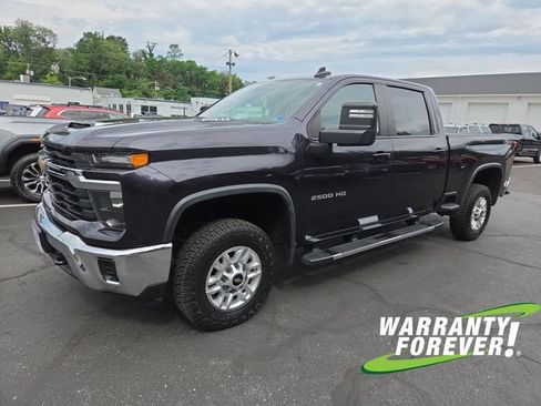Used 2024 Chevrolet Silverado 2500 LT AWD/4WD image 3