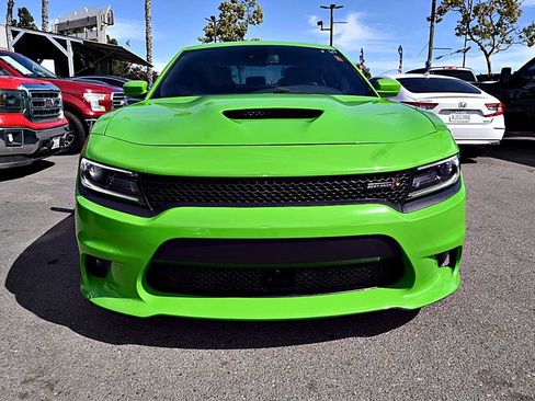 Used 2017 Dodge Charger R/T Scat Pack w/ Technology Group RWD image 2