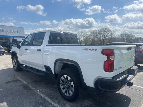 Used 2022 Chevrolet Silverado 2500 Custom w/ Custom Value Package image 4