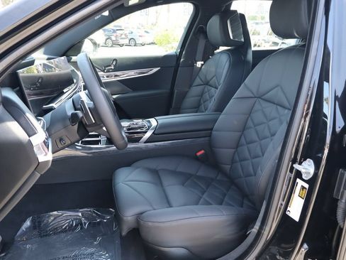 Used 2026 BMW 740i w/ Premium Package RWD image 19