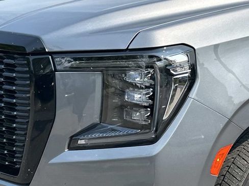 Used 2022 GMC Yukon XL Denali AWD/4WD image 9