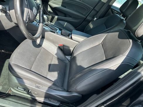 Used 2018 Buick Regal Essence w/ Driver Confidence Package #1 FWD image 19