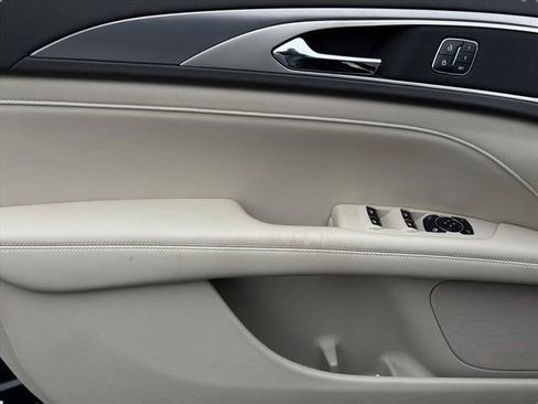 Used 2020 Lincoln MKZ w/ Convenience Package image 14