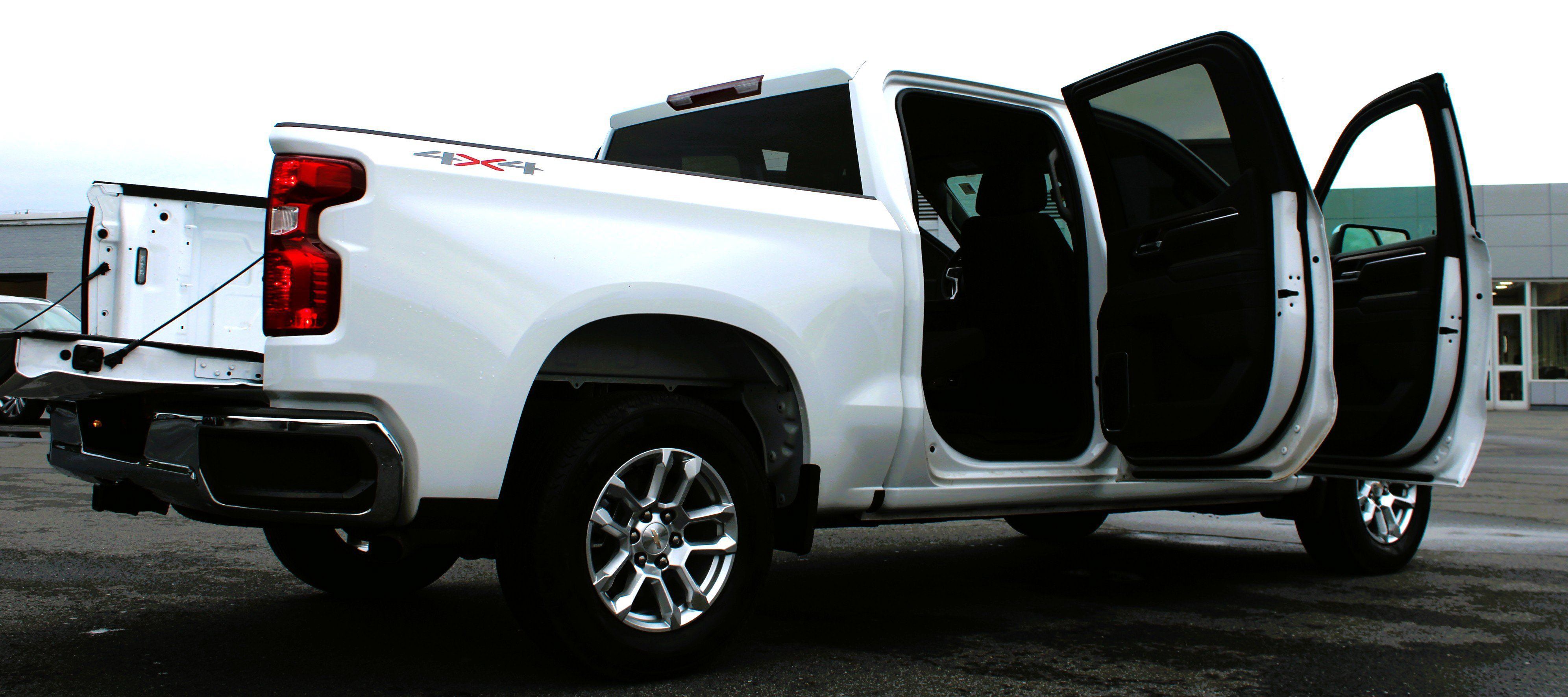 Used 2025 Chevrolet Silverado 1500 LT AWD/4WD image 18