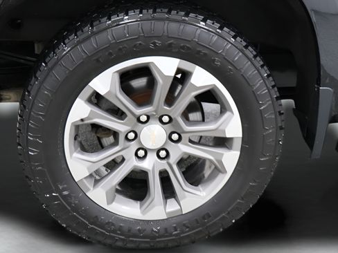 Used 2023 Chevrolet Silverado 1500 High Country w/ Technology Package AWD/4WD image 31