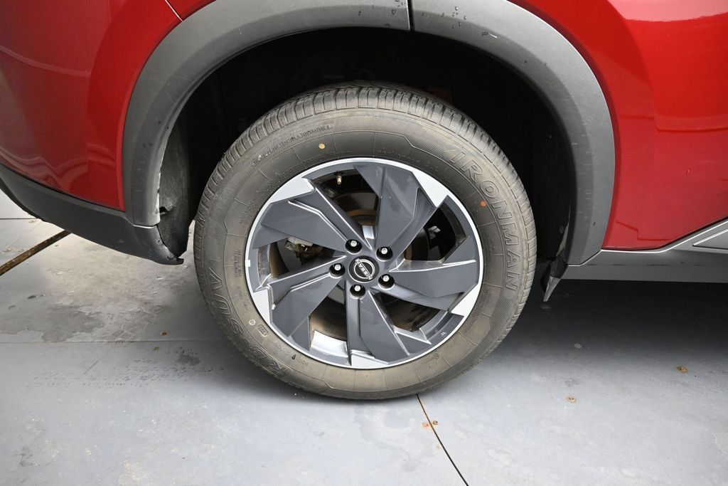 Used 2025 Nissan Rogue SV FWD image 11